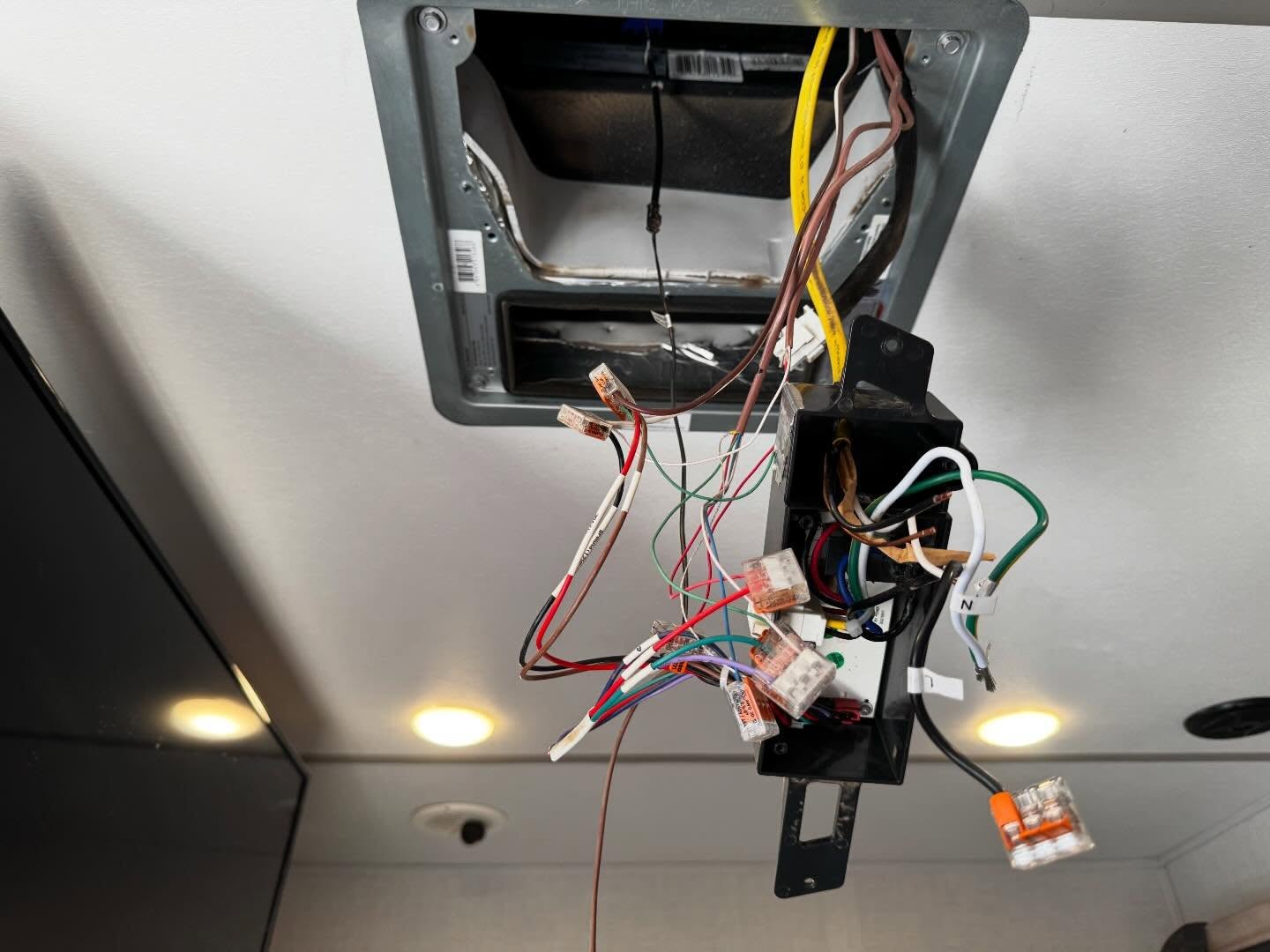 Air conditioner repair photo 2 on XLR Micro Boost fifth wheel in Bristol, Tennessee